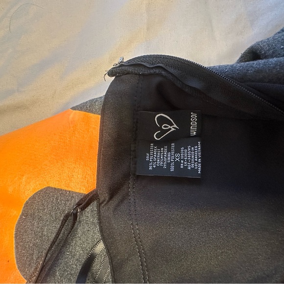 Elegant Black Evening Dress - Picture 5 of 5